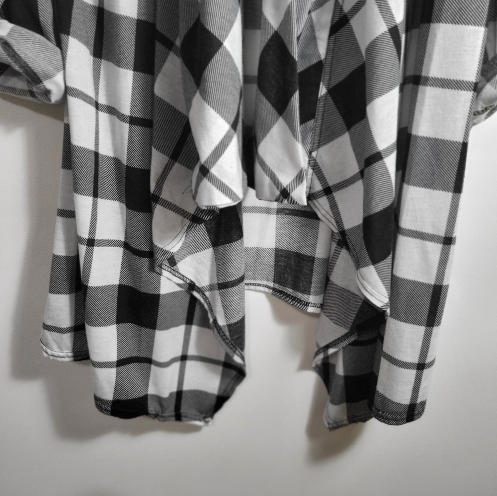 New York Laundry black and whtie checked cardigan women's 1X  #2082 - Picture 4 of 7
